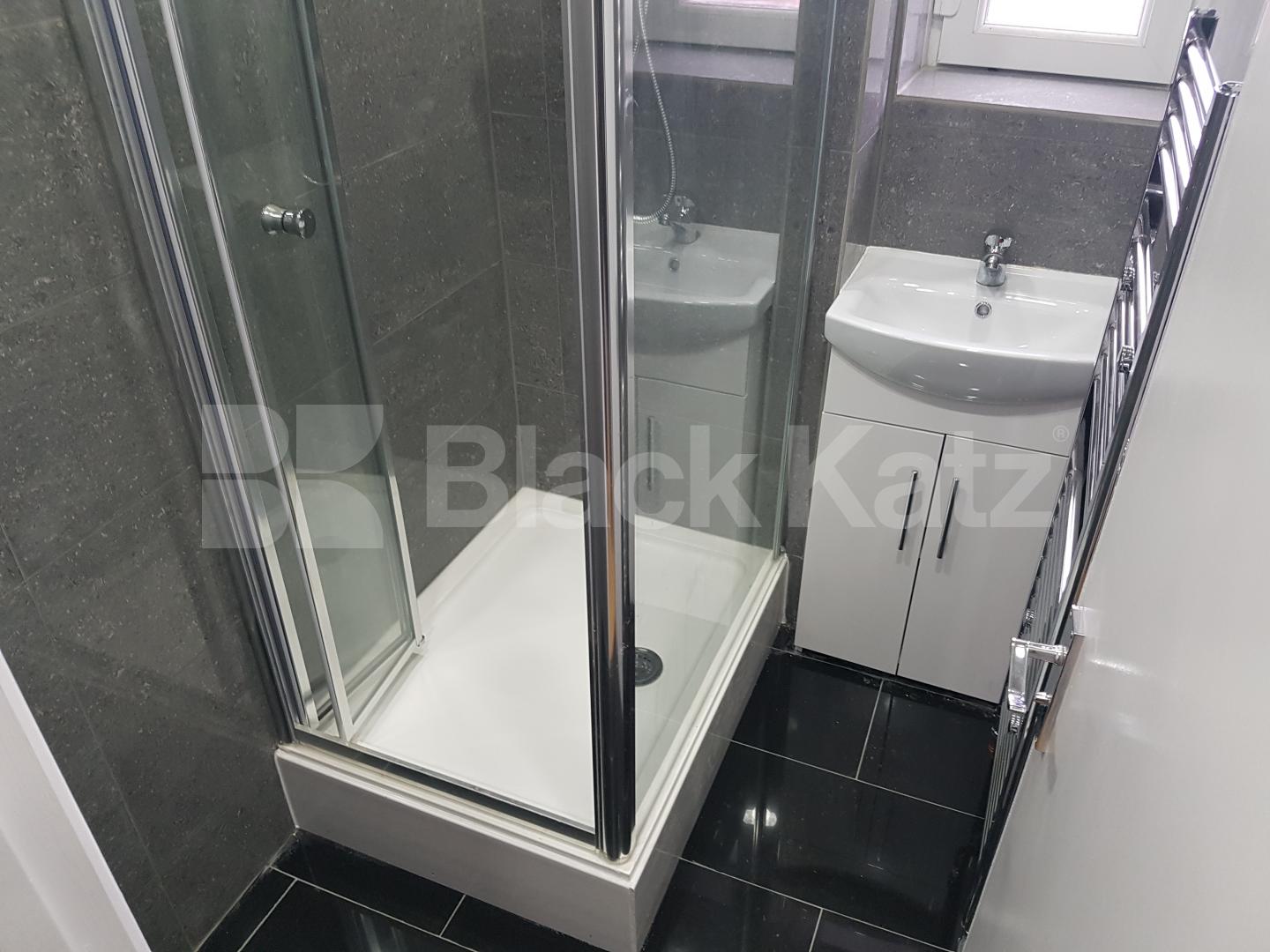 			3 Bedroom, 1 bath, 1 reception Apartment			 Helix Road, Brixton